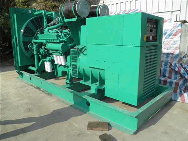 比如出租发电机 发电机组厂家：柴油发电机组的控制屏的作用是什么？