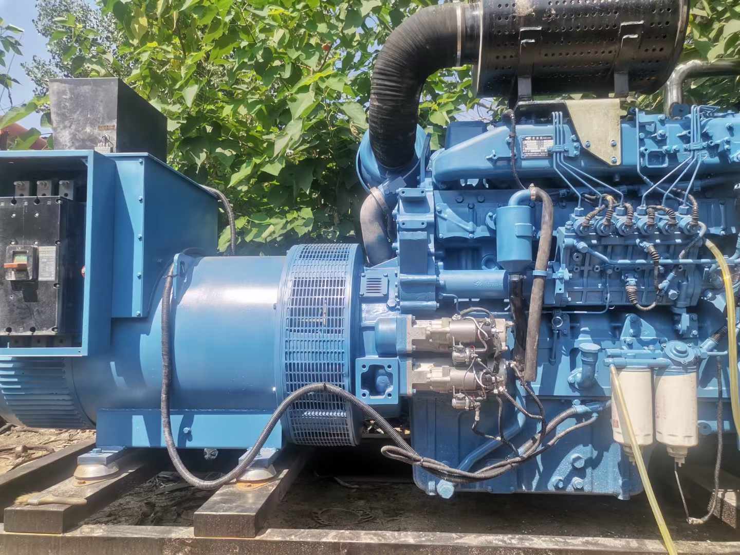 比如详细说明降低 800kW 柴油发电机输出电流波动的方法